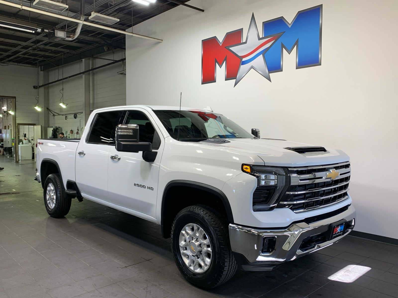 2024 Chevrolet Silverado 2500HD LTZ photo 2