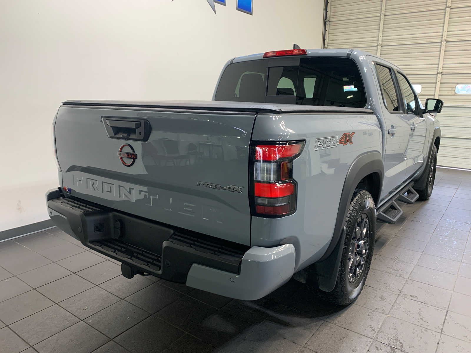 2023 Nissan Frontier PRO-4X Crew Cab photo 3