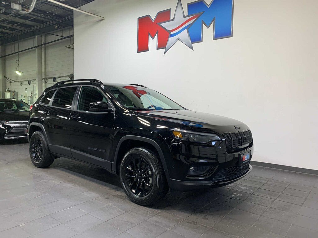 Used 2023 Jeep Cherokee Altitude Lux SUV