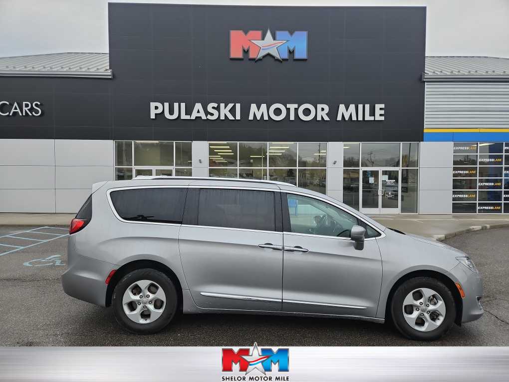 2017 Chrysler Pacifica Touring-L Plus's photo