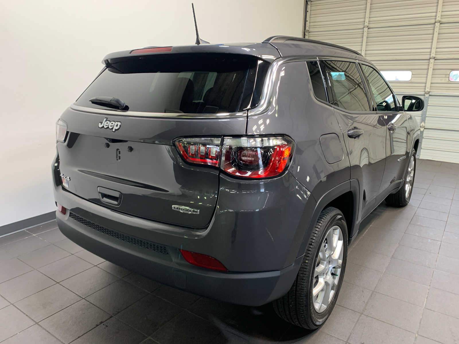 2024 Jeep Compass Latitude Lux photo 3