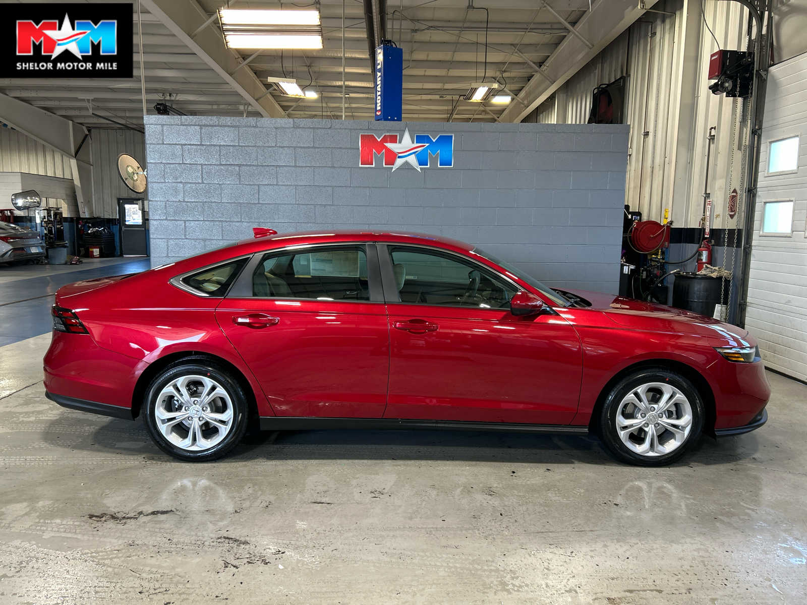 2025 Honda Accord LX's photo