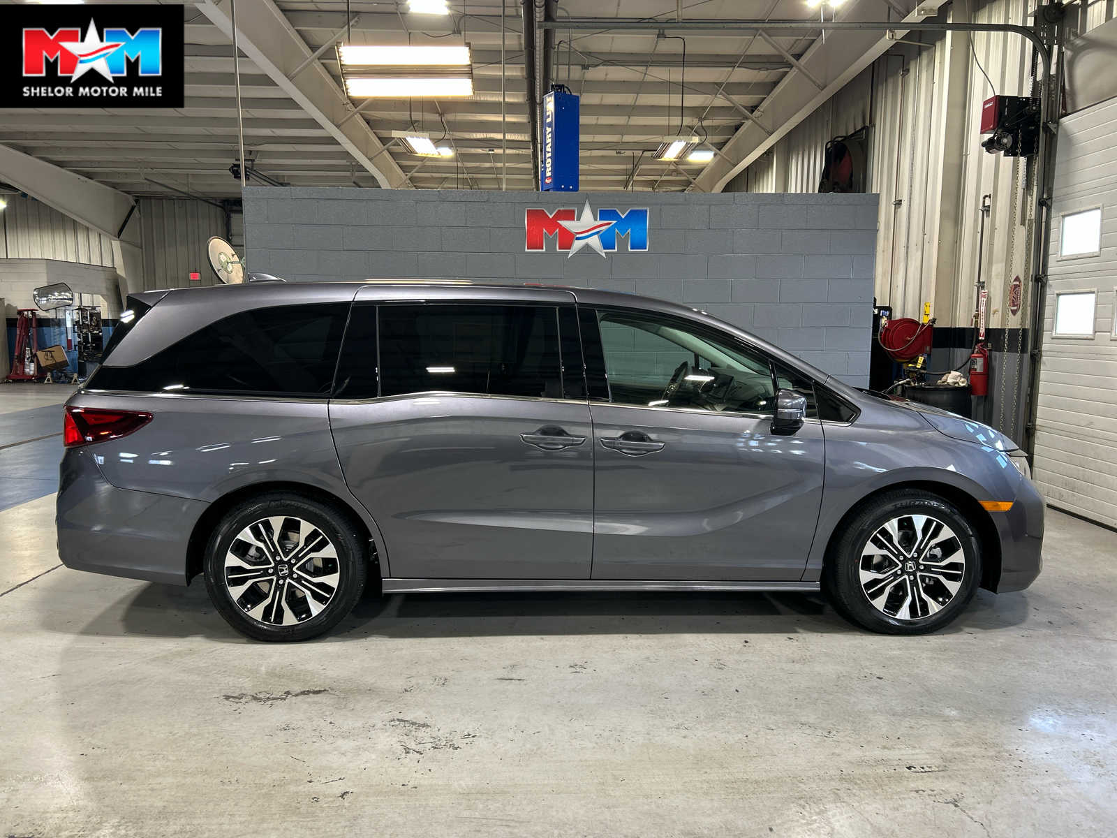 2026 Honda Odyssey Elite's photo
