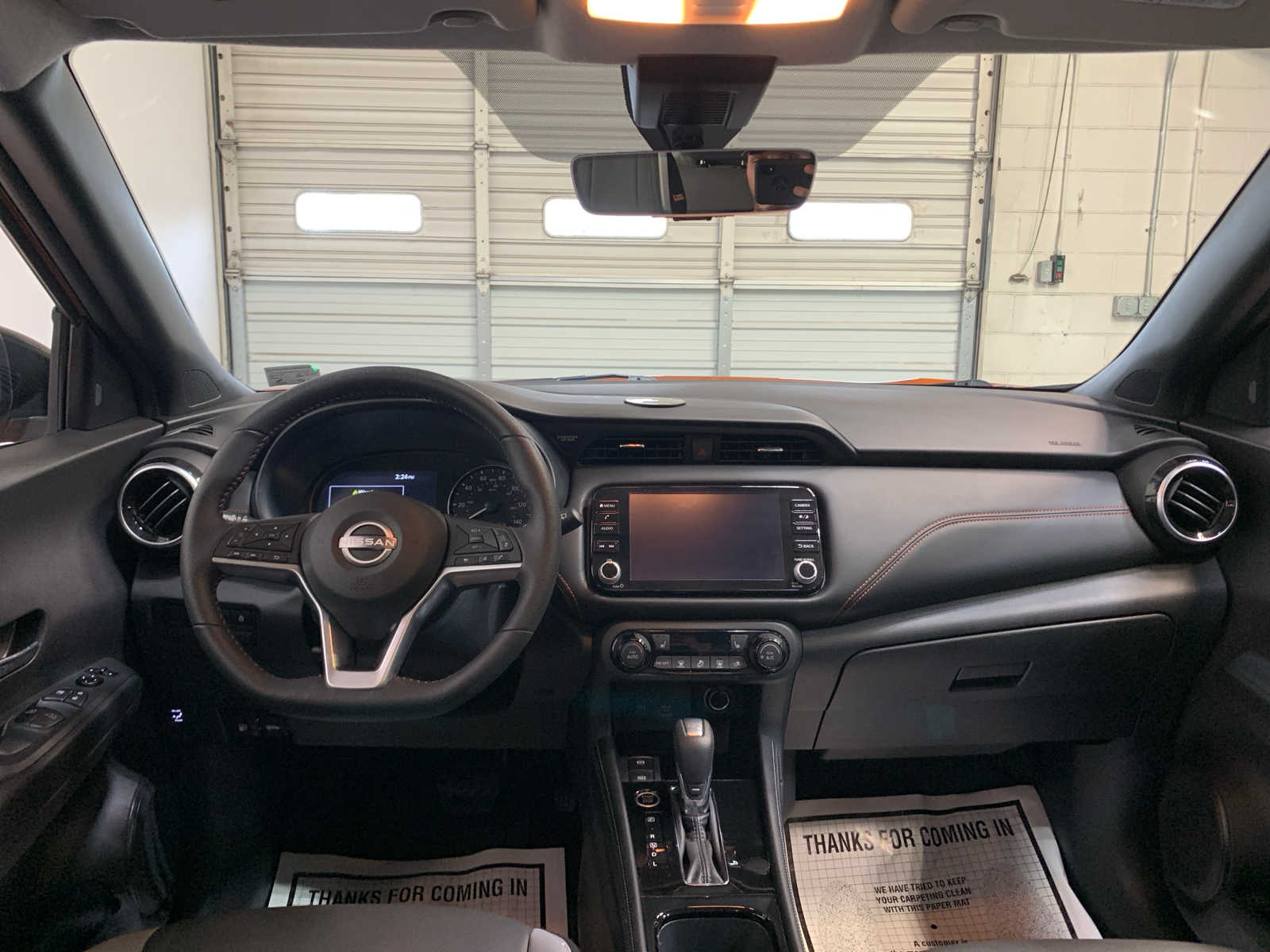 2023 Nissan Kicks SR photo 4