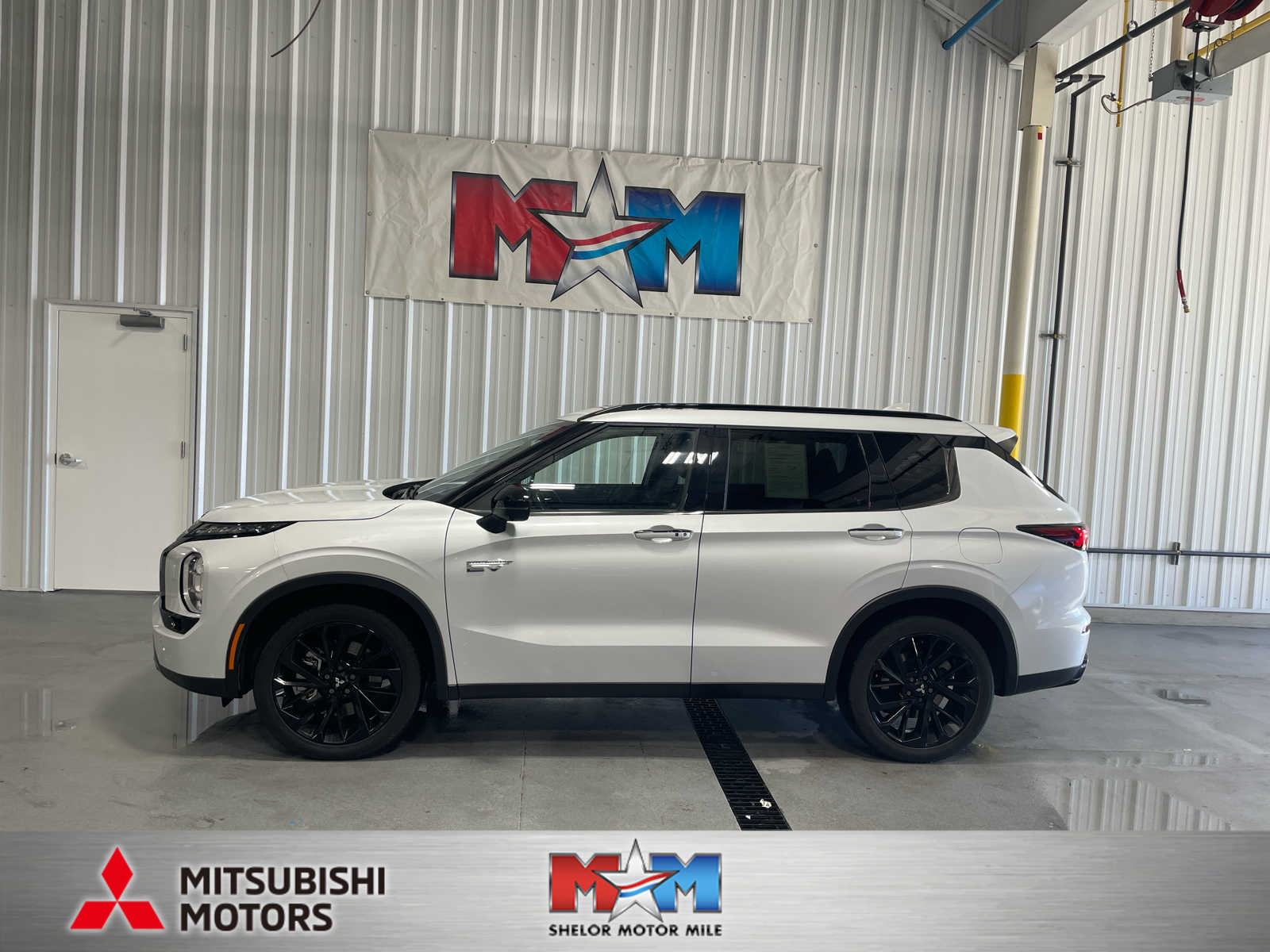 2025 Mitsubishi Outlander Plug-in Hybrid SEL Black Edition