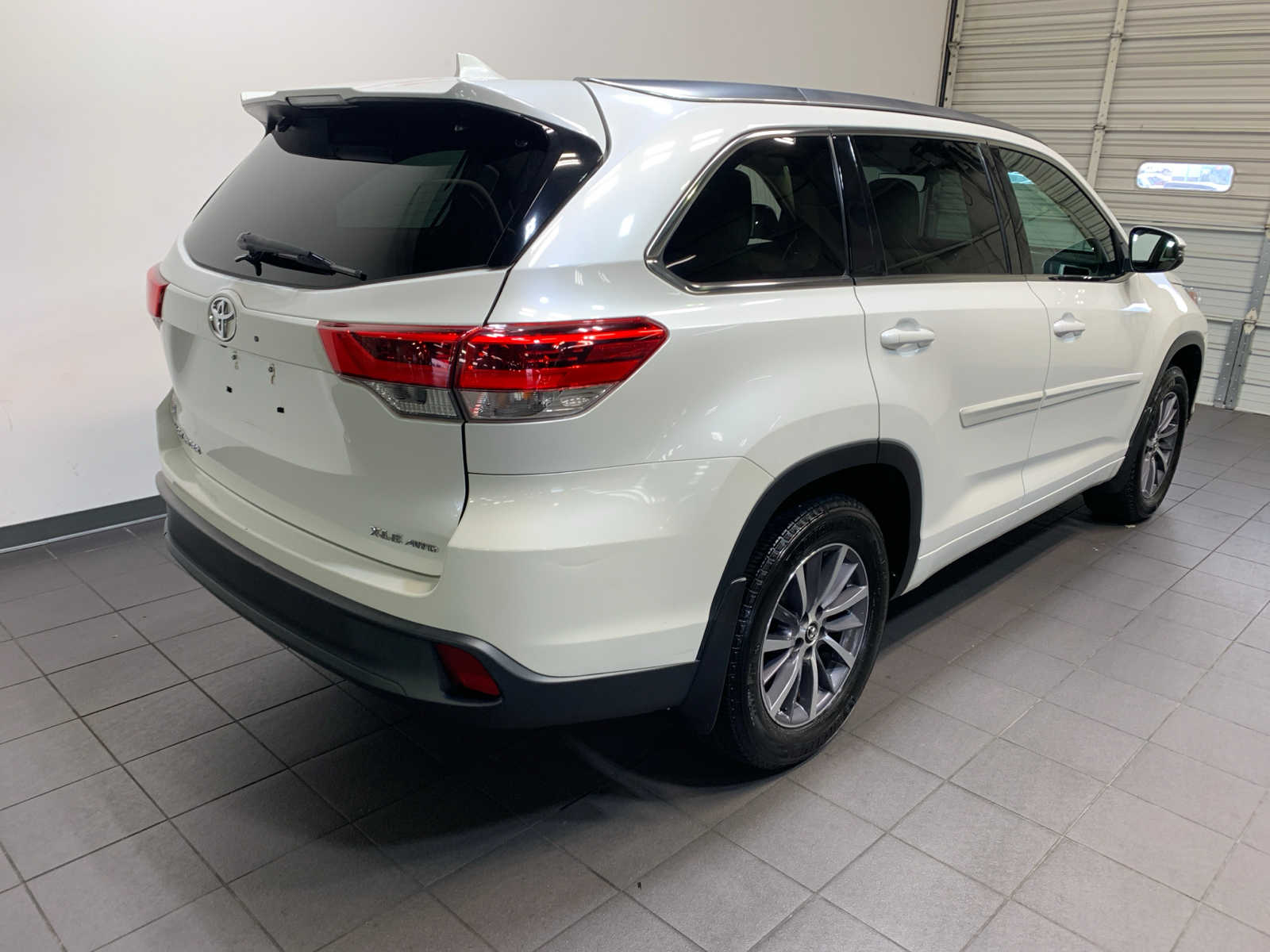 2017 Toyota Highlander XLE photo 3
