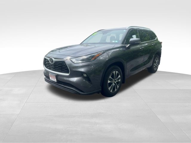 2021 Toyota Highlander XLE - Photo 3