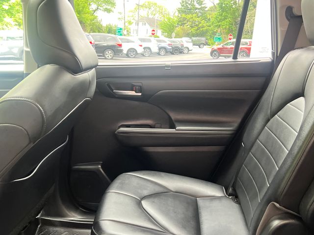 2021 Toyota Highlander XLE - Photo 17