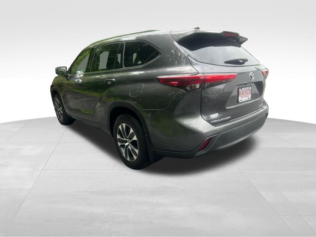 2021 Toyota Highlander XLE - Photo 4