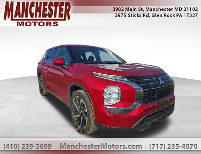 2022 Mitsubishi Outlander ES's photo