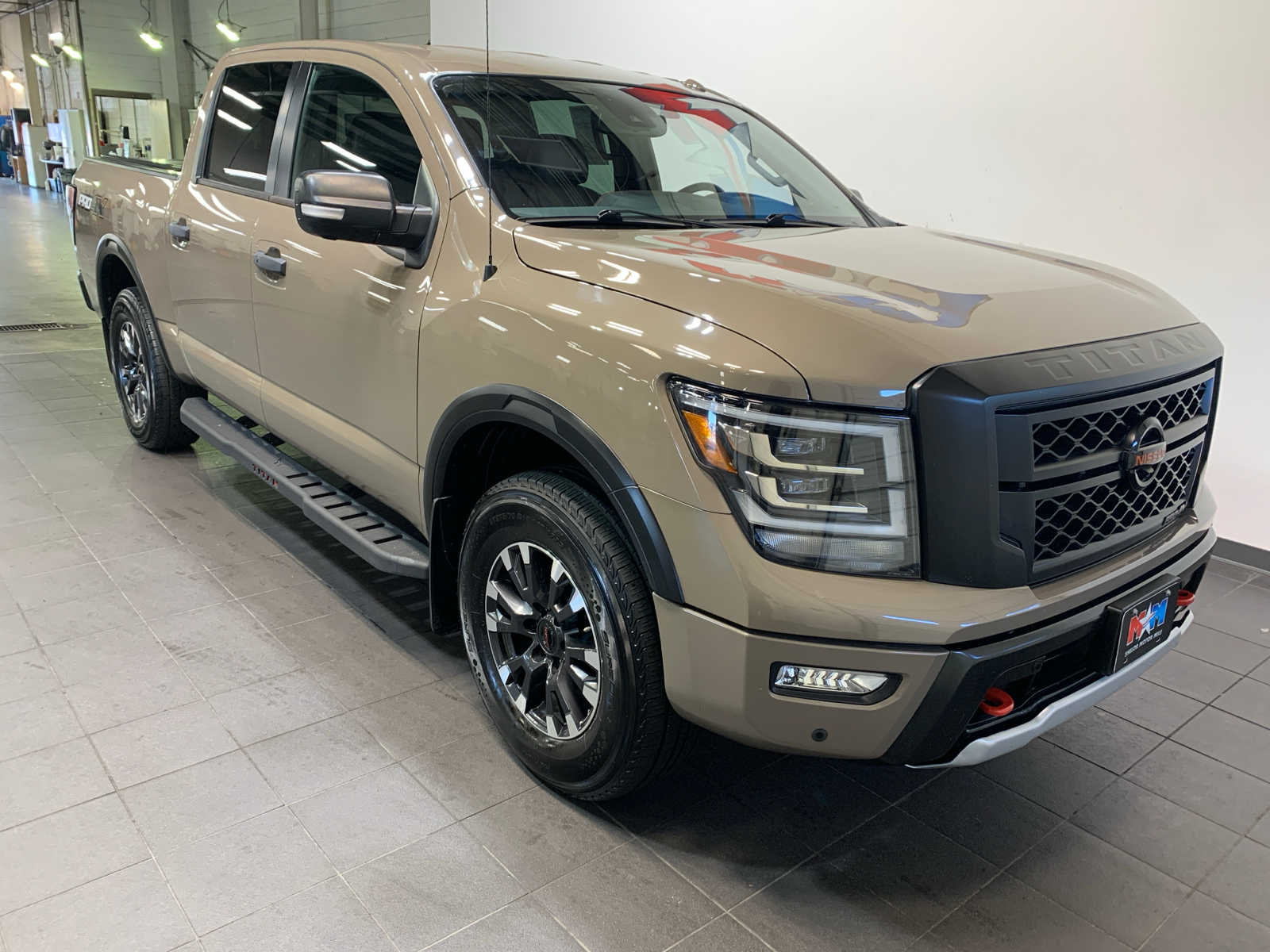 2021 Nissan Titan PRO-4X Crew Cab photo 2