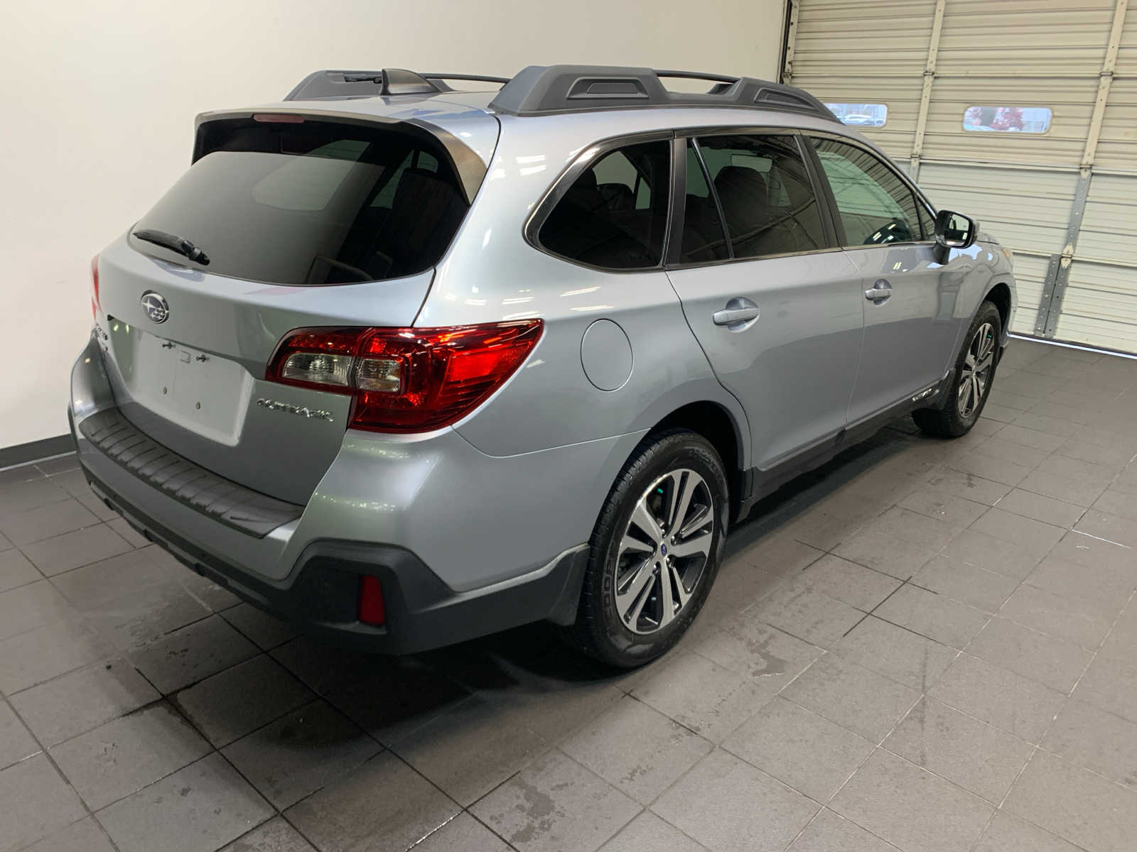 2019 Subaru Outback Limited photo 3