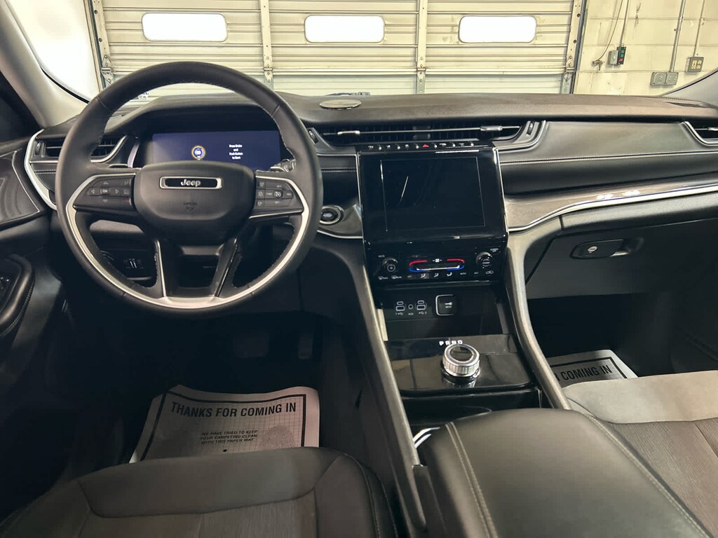 Used 2023 Jeep Grand Cherokee Laredo 4x4