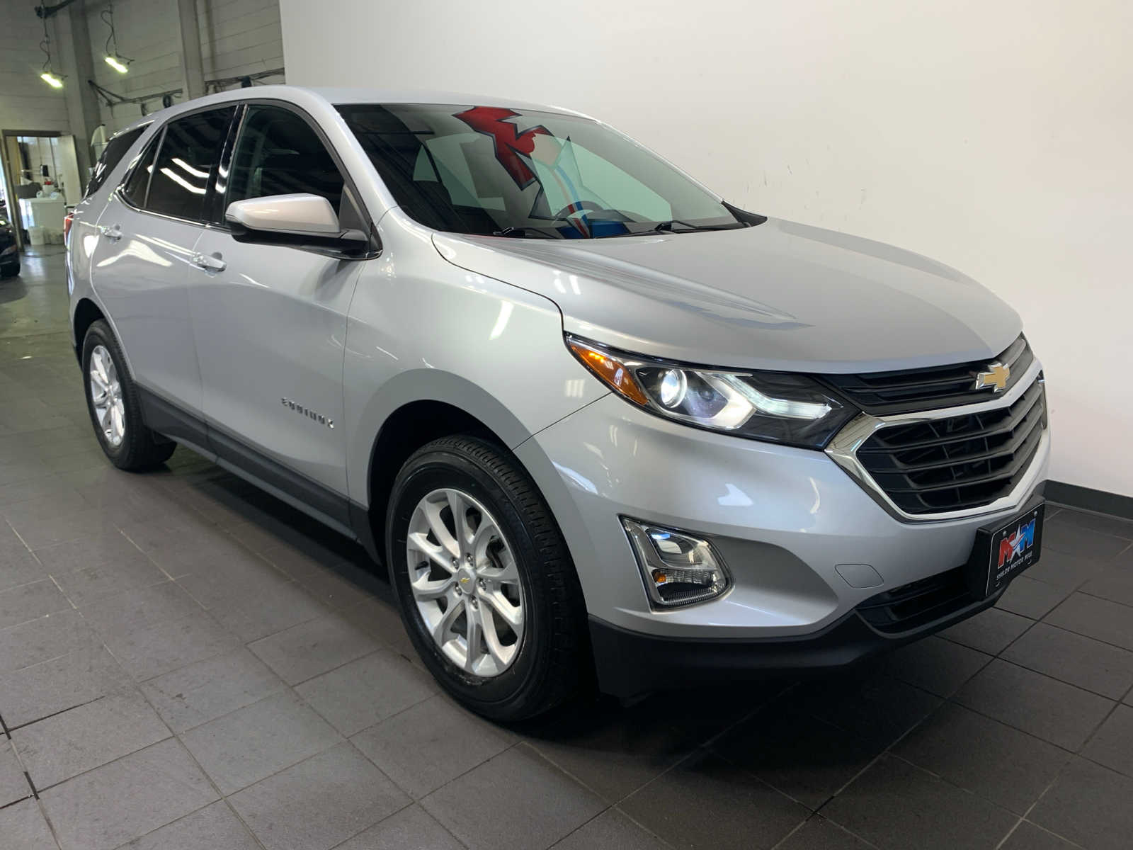 2019 Chevrolet Equinox LT photo 2