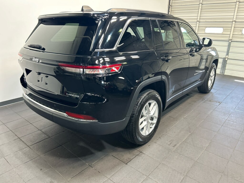Used 2023 Jeep Grand Cherokee Laredo 4x4