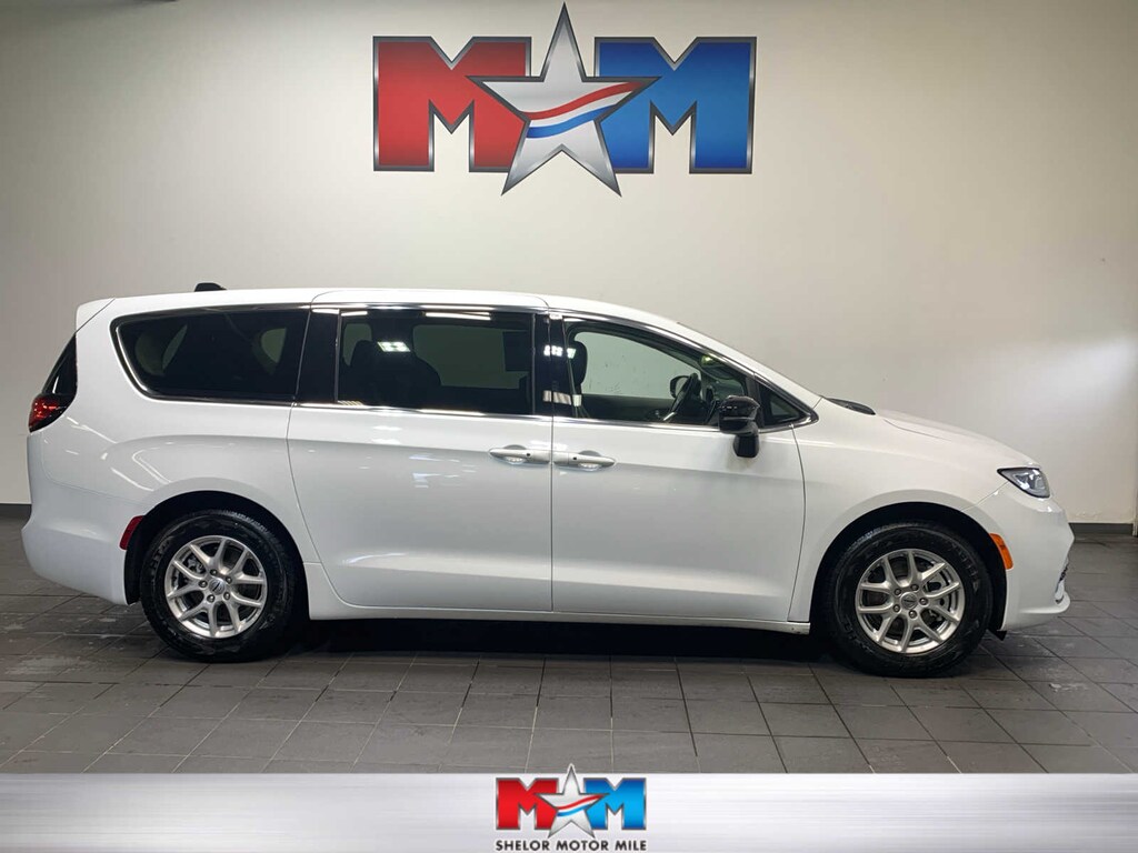 Used 2024 Chrysler Pacifica Touring L FWD