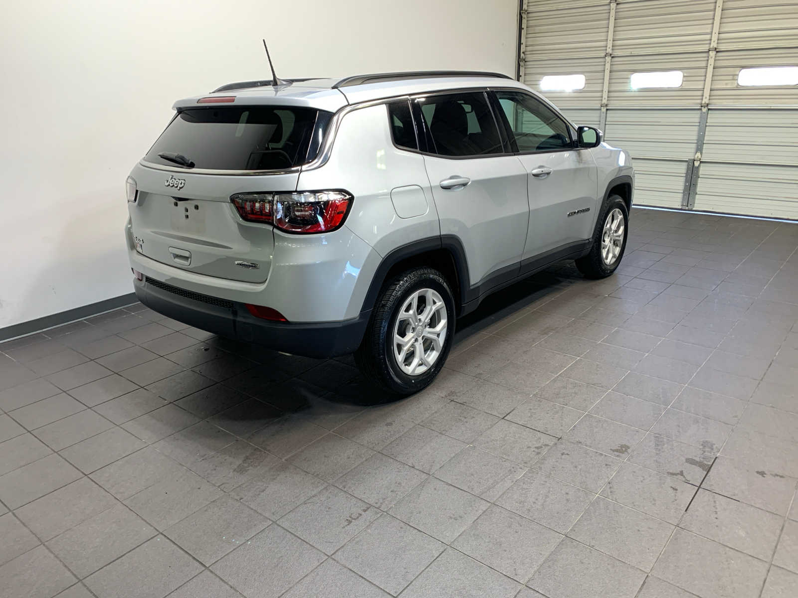 2024 Jeep Compass Latitude photo 3