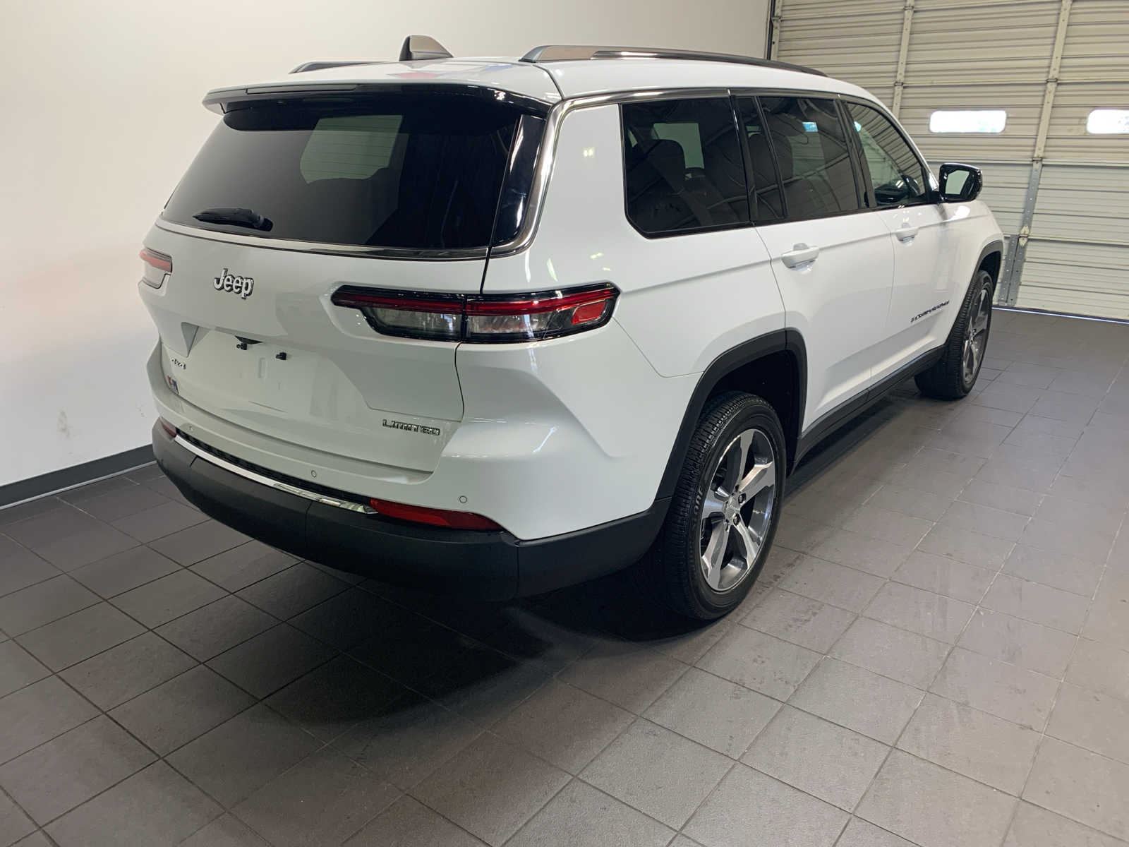 2023 Jeep Grand Cherokee Limited photo 3