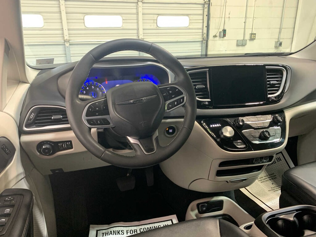 Used 2024 Chrysler Pacifica Touring L FWD