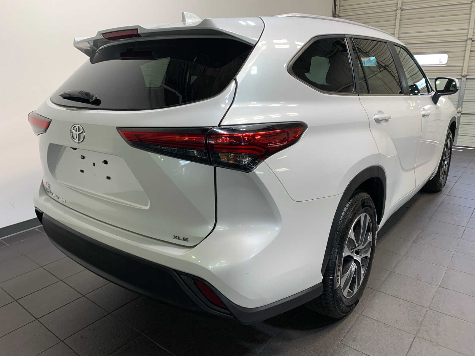 2023 Toyota Highlander XLE photo 3