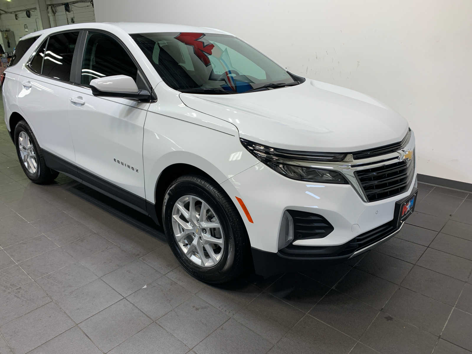 2024 Chevrolet Equinox LT photo 2