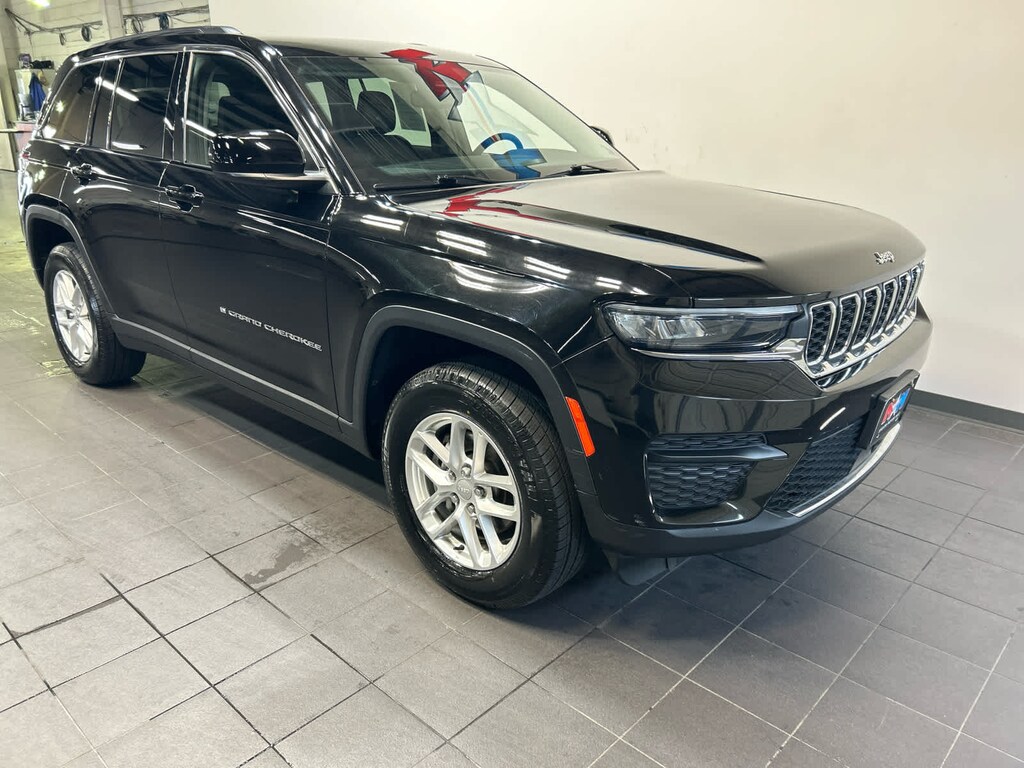 Used 2023 Jeep Grand Cherokee Laredo 4x4