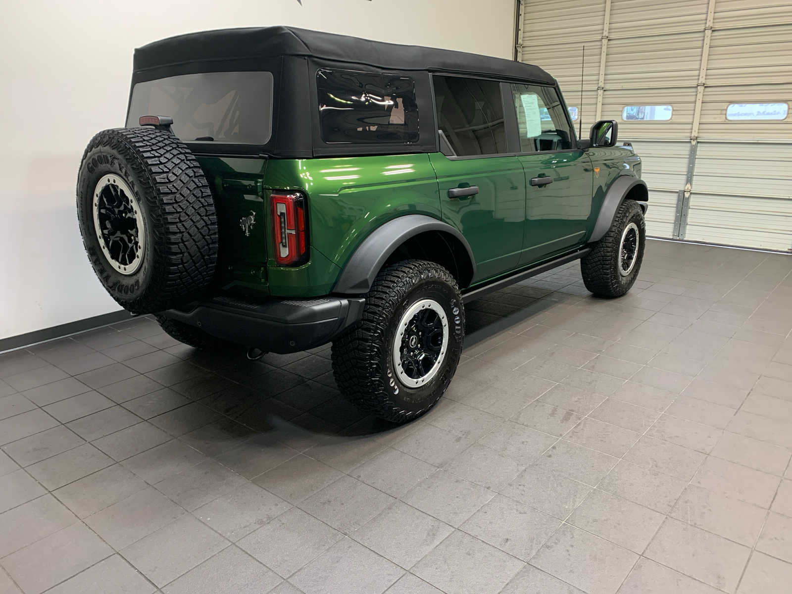 2023 Ford Bronco Badlands photo 3