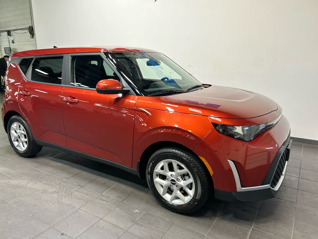 Used 2023 Kia Soul LX IVT