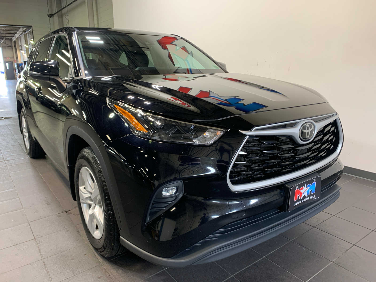 2022 Toyota Highlander LE photo 2