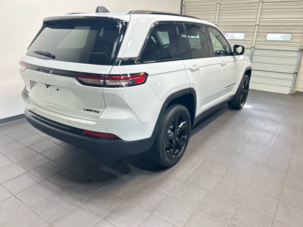 Used 2023 Jeep Grand Cherokee Limited 4x4