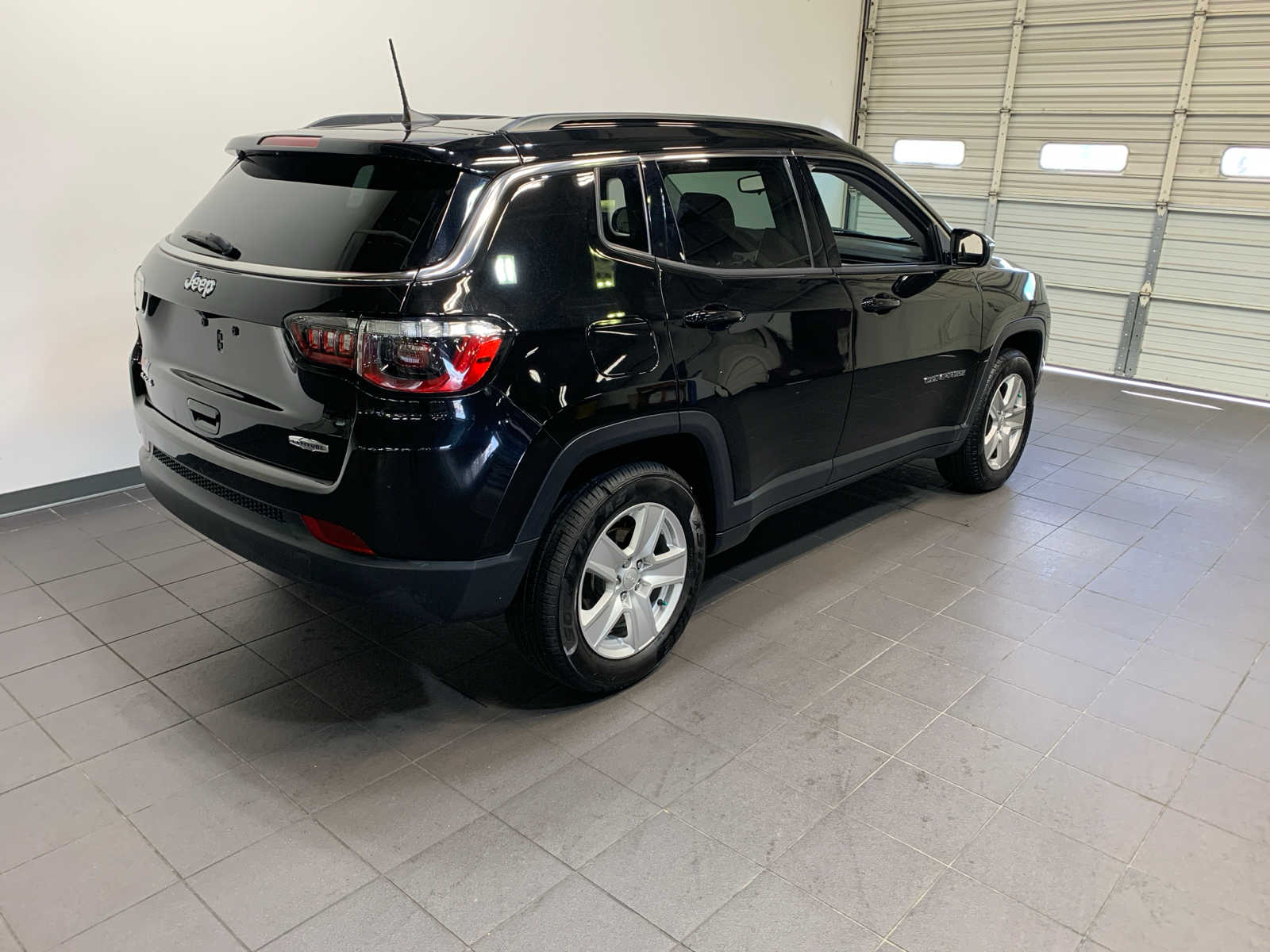 2022 Jeep Compass Latitude photo 3