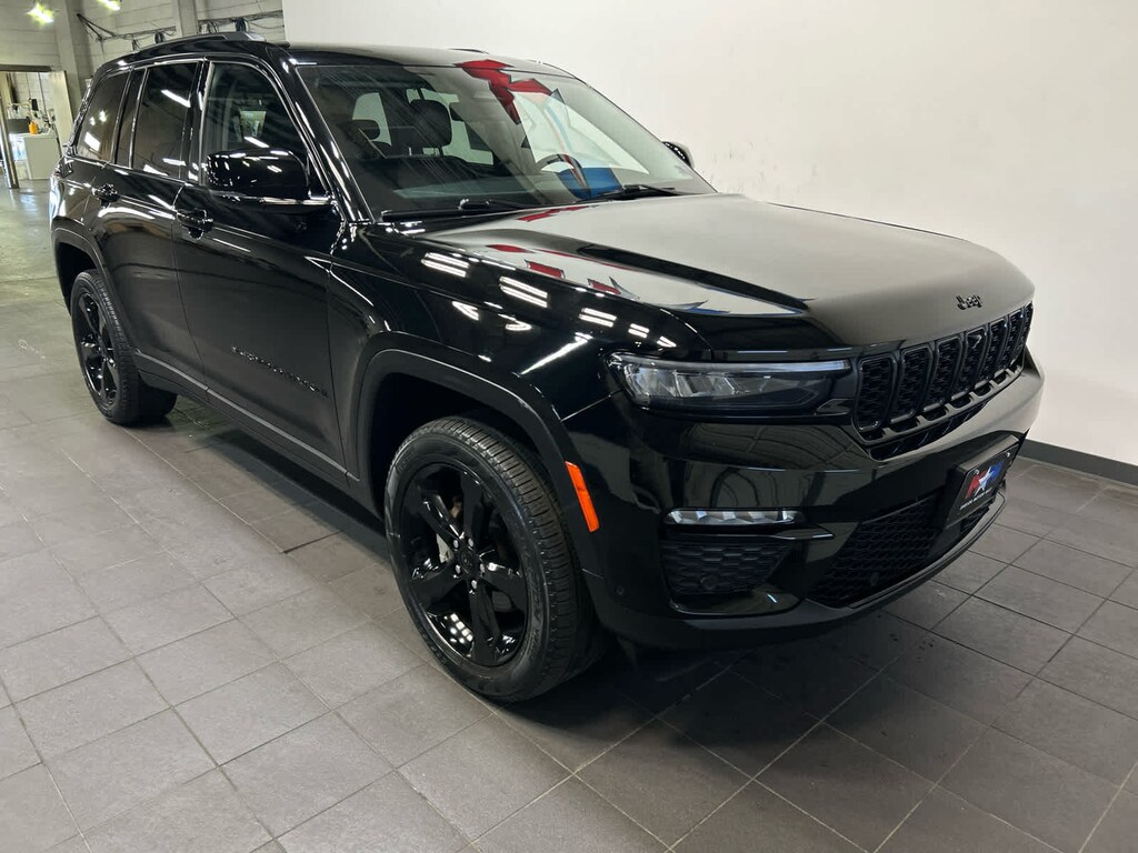 Used 2023 Jeep Grand Cherokee Limited 4x4