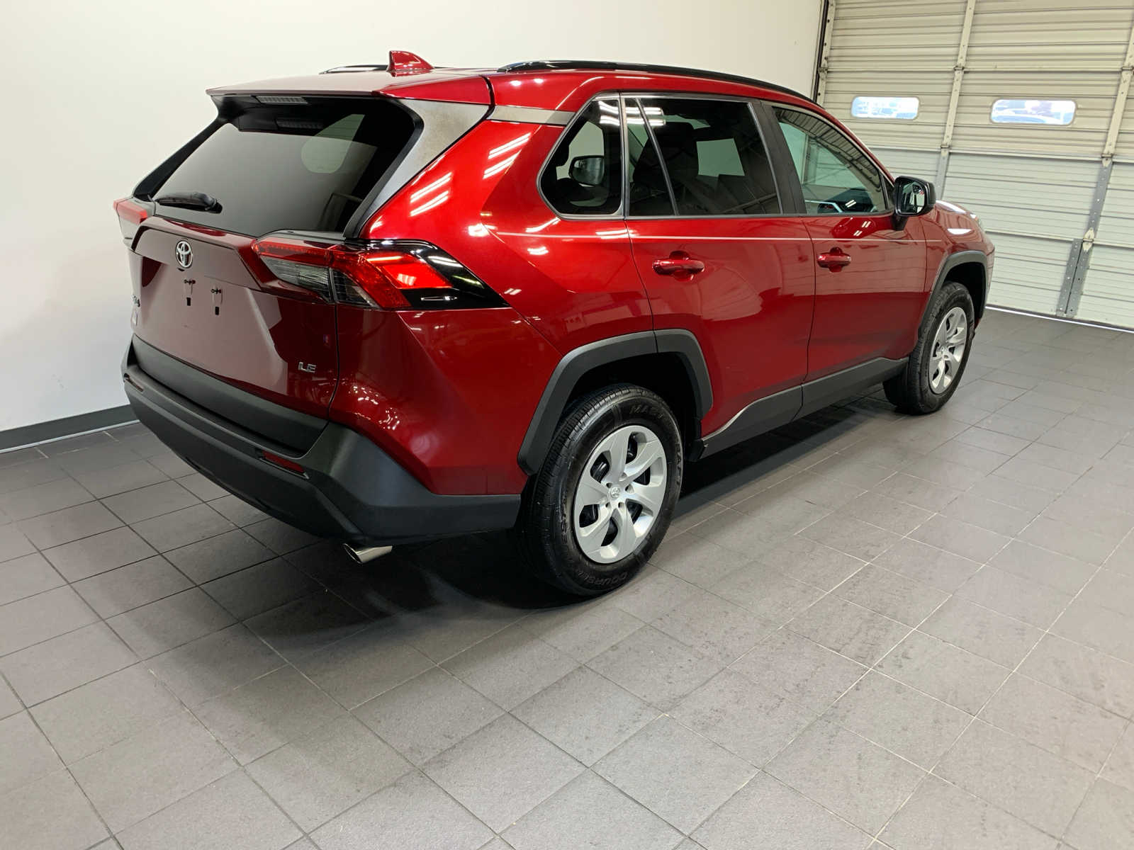 2020 Toyota RAV4 LE photo 3