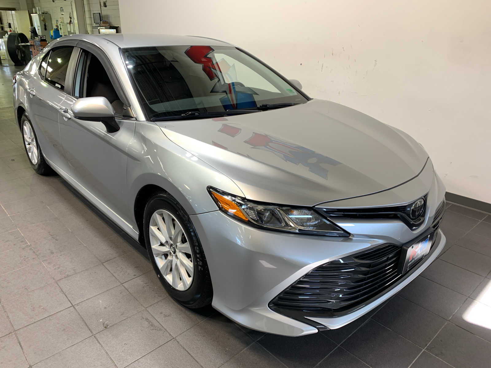 2020 Toyota Camry LE photo 2