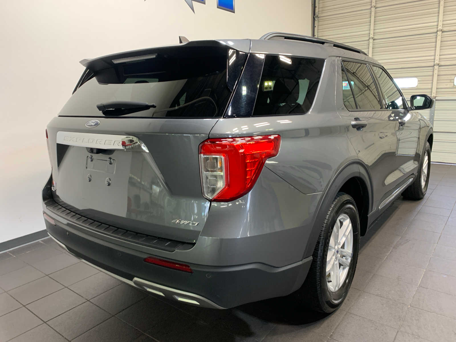 2023 Ford Explorer XLT photo 3