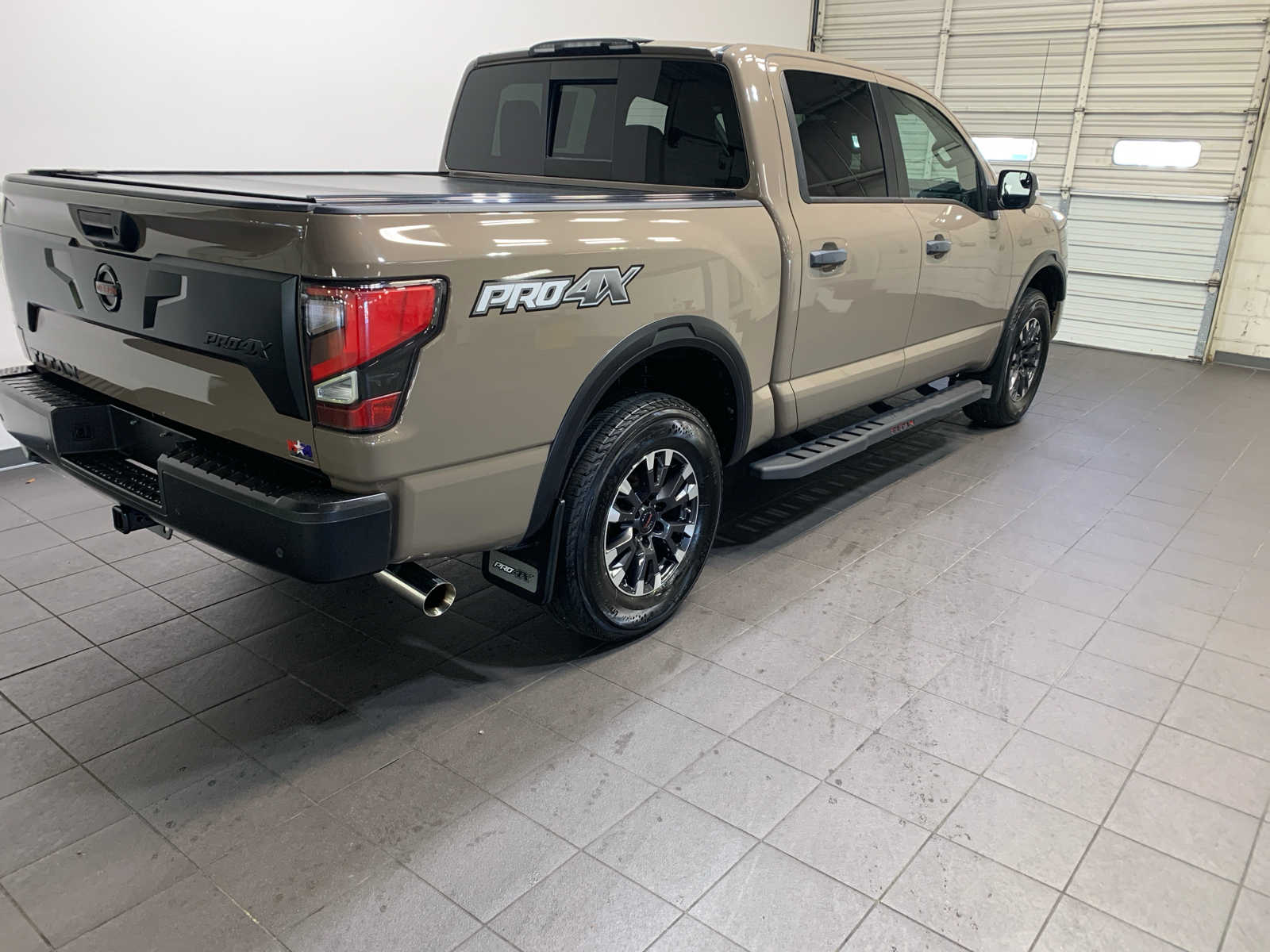 2021 Nissan Titan PRO-4X Crew Cab photo 3