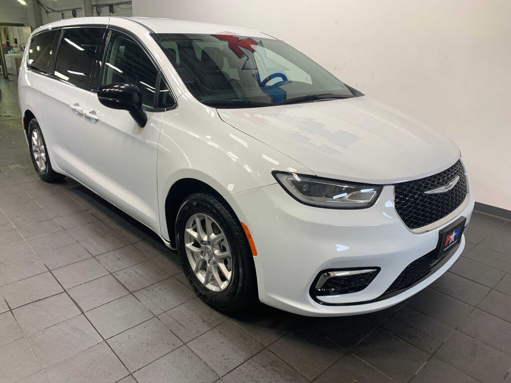 Used 2024 Chrysler Pacifica Touring L FWD