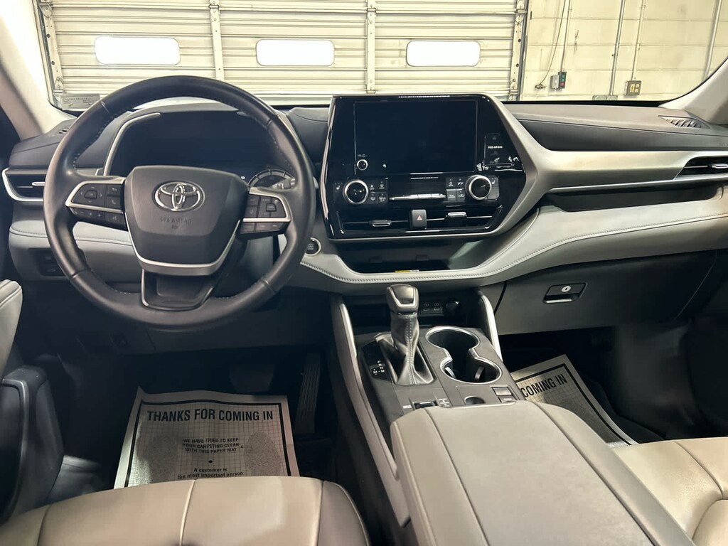 Used 2024 Toyota Highlander XLE FWD (Natl)