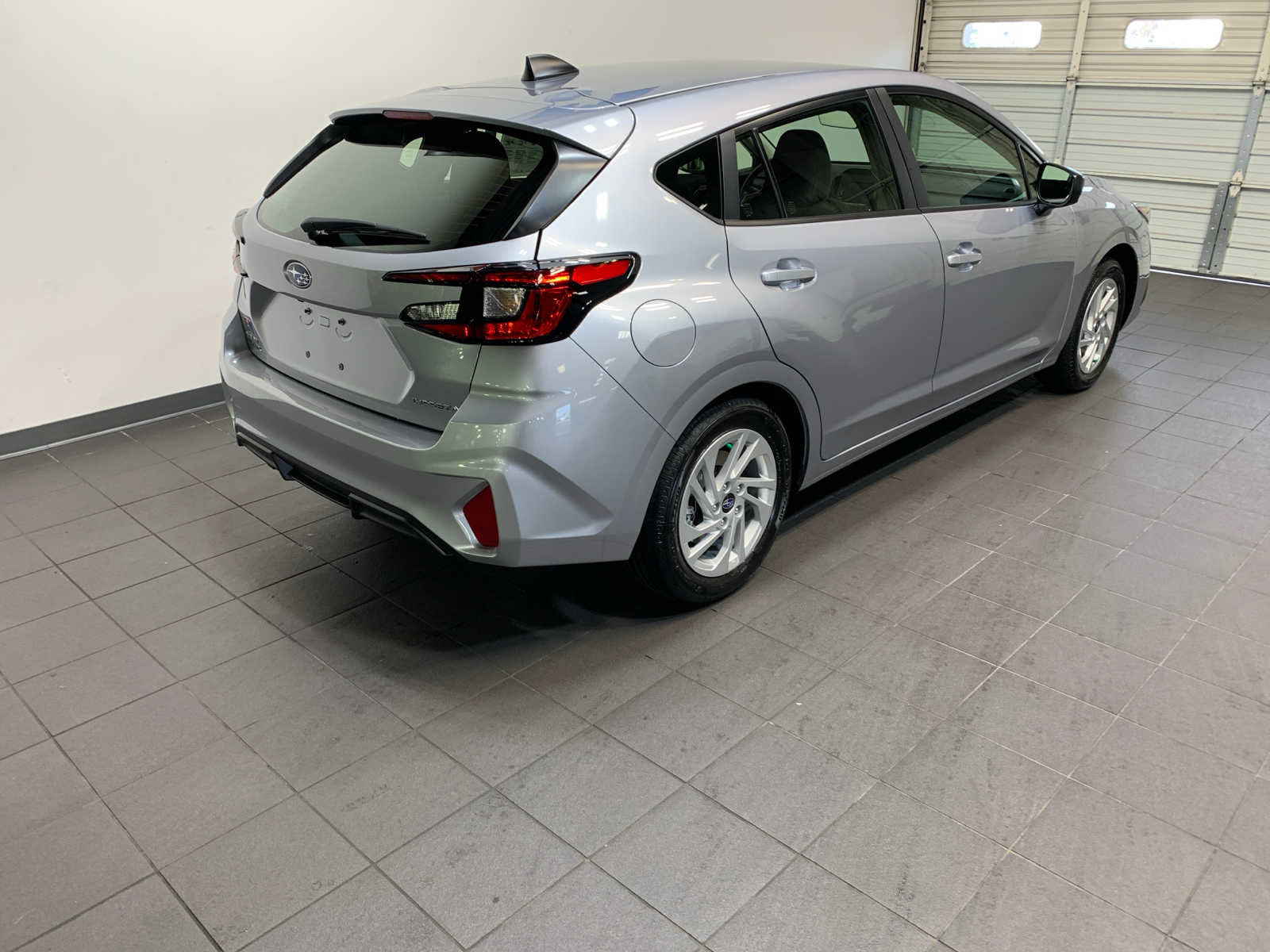 2025 Subaru Impreza Base photo 4