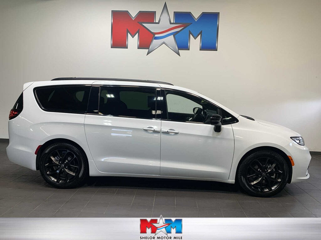 Used 2025 Chrysler Pacifica Limited FWD