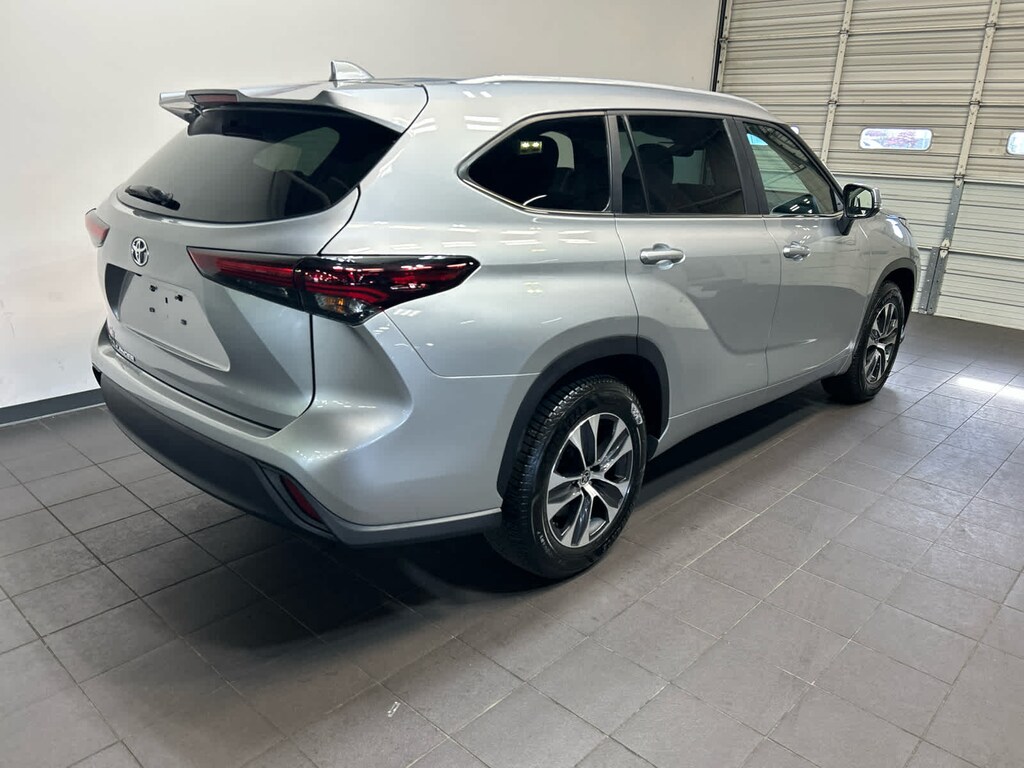 Used 2024 Toyota Highlander XLE FWD (Natl)