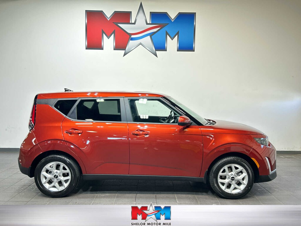 Used 2023 Kia Soul LX IVT