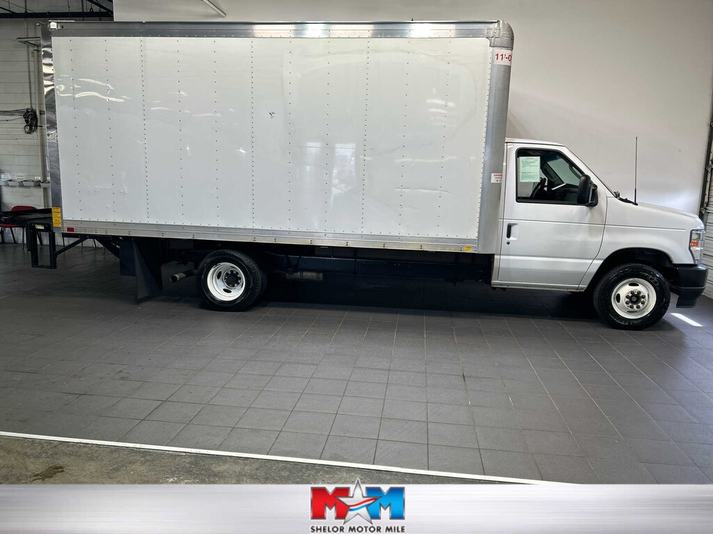Used 2024 Ford E-Series Cutaway E-350 DRW 176 WB E-350 DRW 176 WB