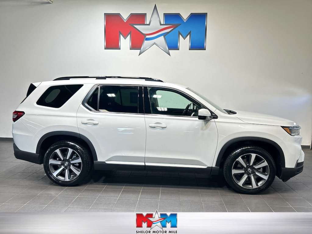 Used 2025 Honda Pilot Touring AWD