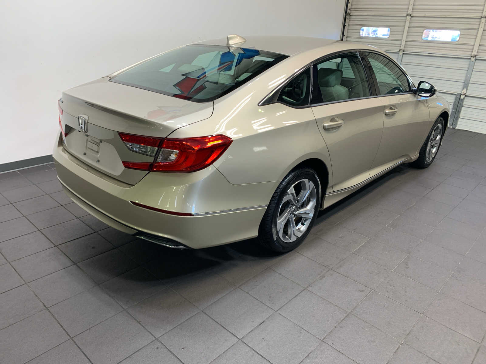 2019 Honda Accord EX-L 1.5T photo 3
