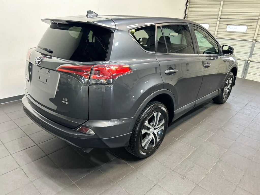 Used 2018 Toyota RAV4 LE AWD (Natl)