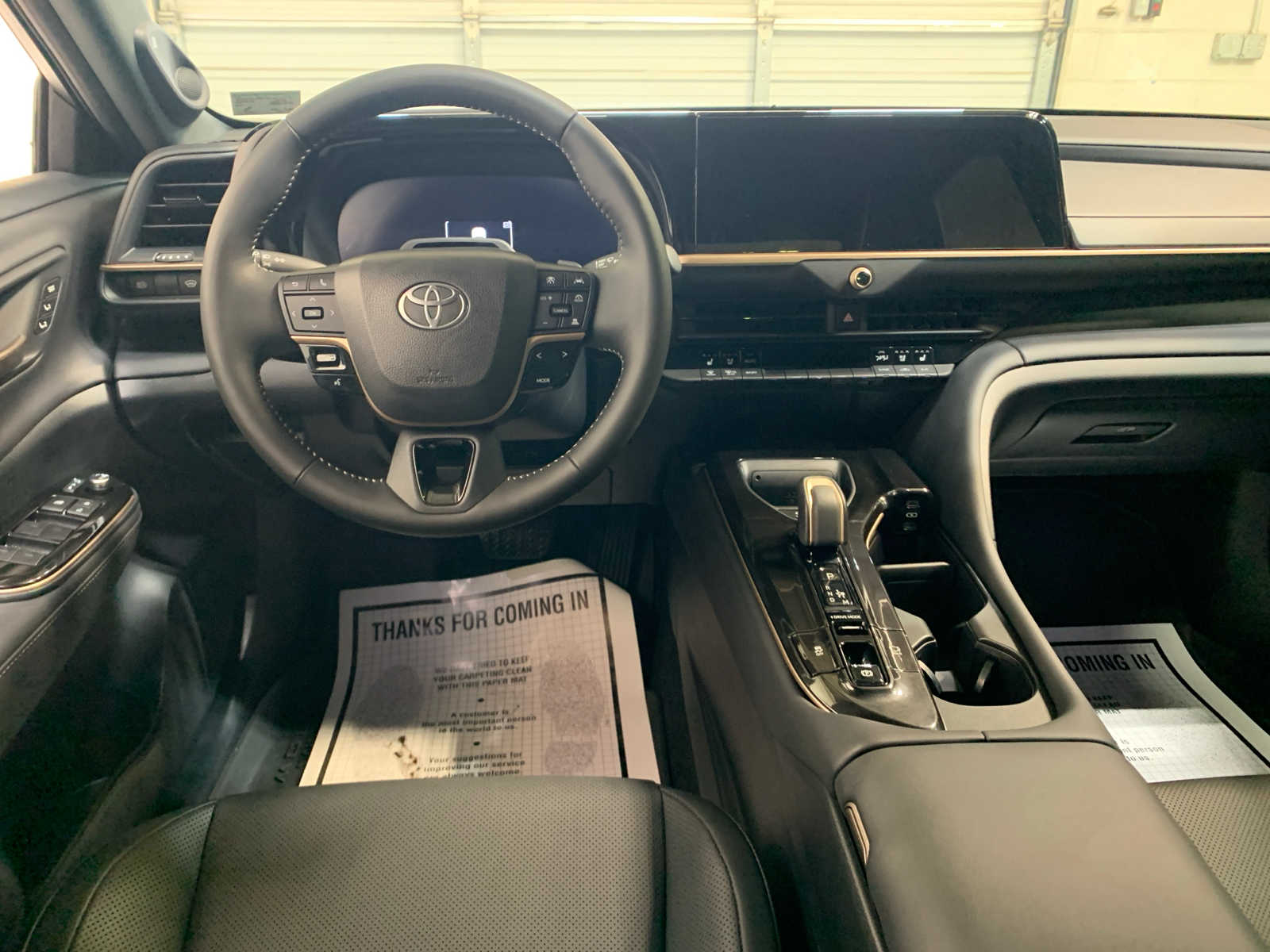 2025 Toyota Crown Platinum photo 4