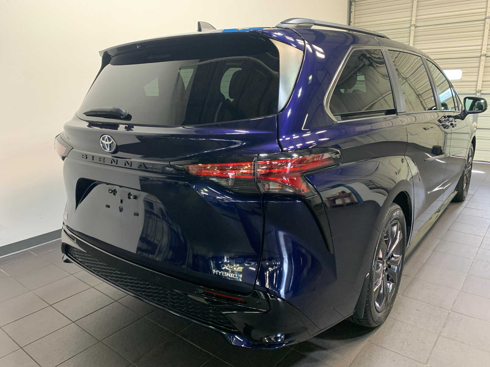 2024 Toyota Sienna XSE photo 3