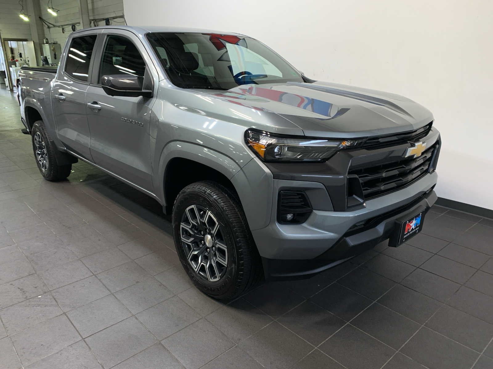 2024 Chevrolet Colorado LT photo 2