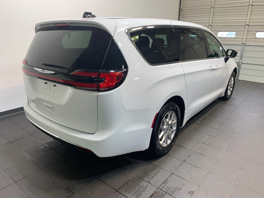 Used 2024 Chrysler Pacifica Touring L FWD